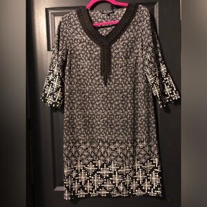 Black and White Patterned Knit Tunic
Linea Domani
Size XS